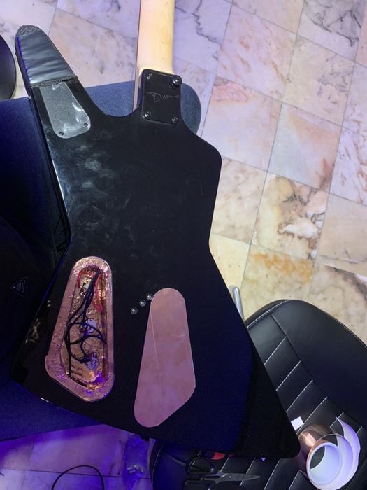 Eletrificação de guitarras, regulagens e limpezas