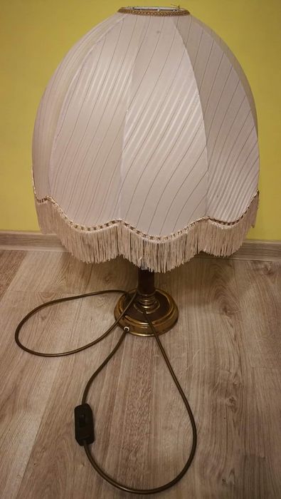 Lampa pokojowa, solidna .