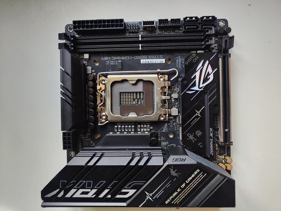 Płyta główna ASUS ROG STRIX B660-I GAMING WIFI (W Komplecie + Pudełko, Stan Idealny) LGA 1700