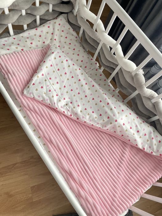 Дитяча постіль у сердечка