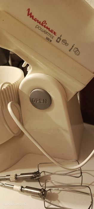 Міксер Moulinex з чашею, підставкою і вінчиками (саморобні).
