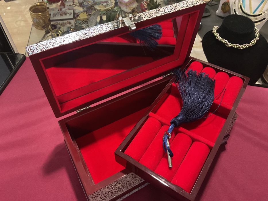 Caixa para joias peça laçada decoração aves com chave