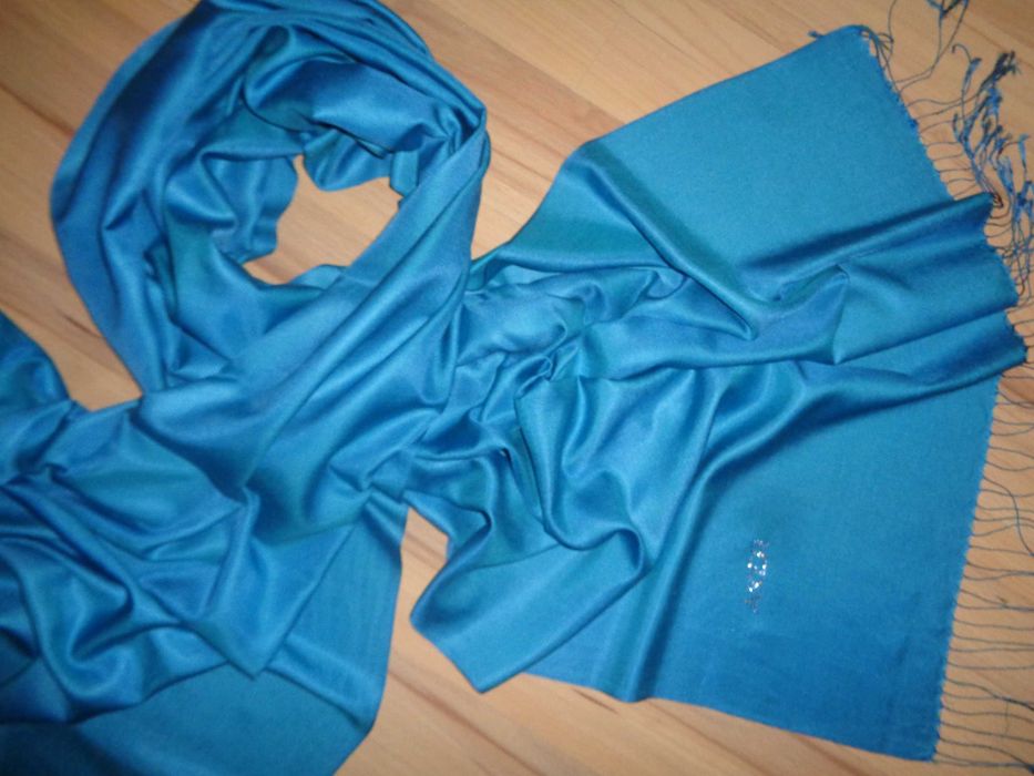 AKER Silk jedwabny duży błękitny szal / szalik z frędzlami cyrkonie