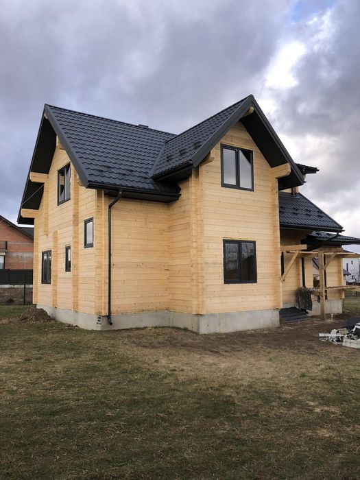 Будівництво будинку, профільований оциліндрований калібрований брус