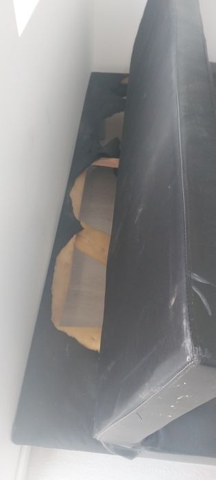 Sofá Cama preto usado
