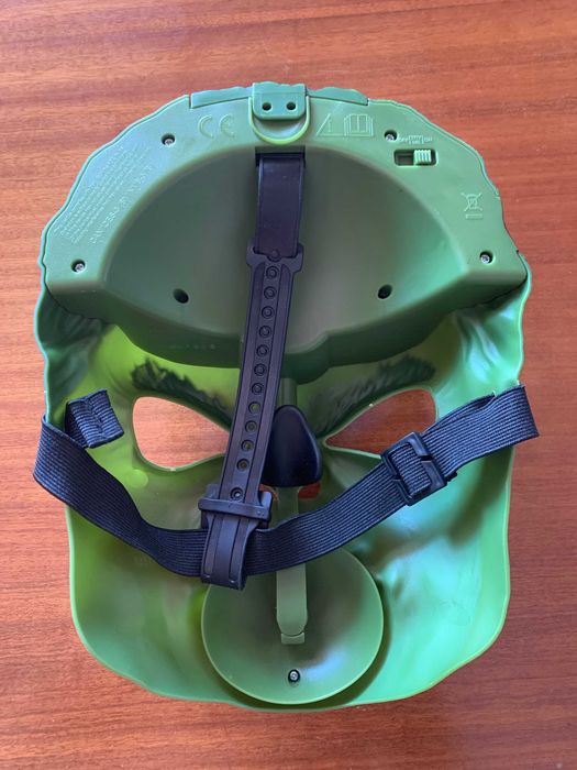 Máscara Hulk Marvel com alteração de voz