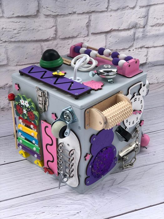 Бізікуб , бізіборд.