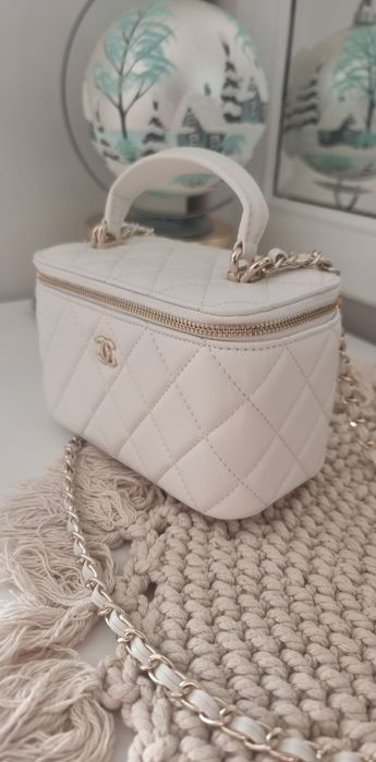 Kuferek od Chanel.