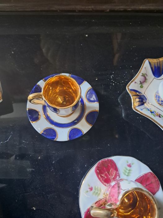 Varias chavenas miniaturas