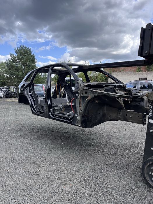 Кузов четвертина четверть Audi Q5 8R0 крило ланджерон поріг полка
