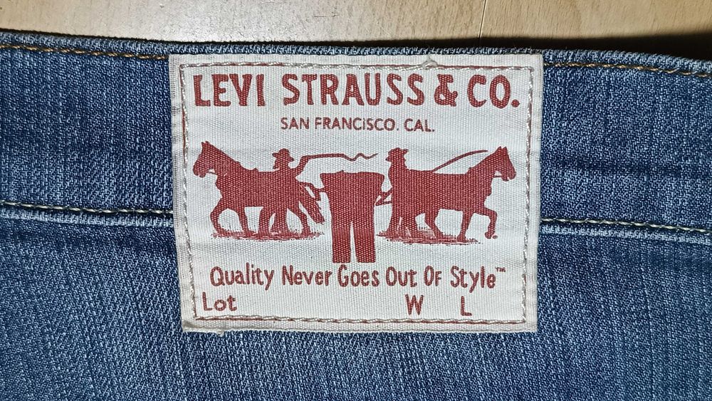 Męskie spodnie jeansowe LEVIS 273 r.M stan bardzo dobry