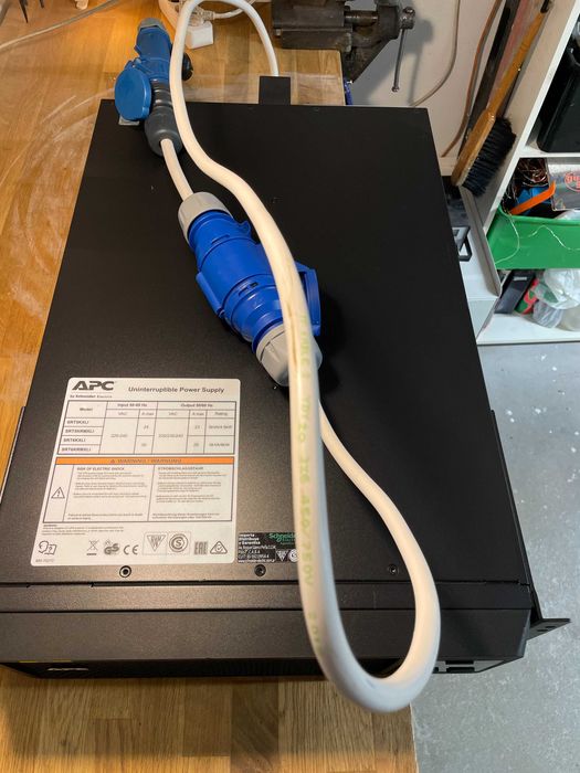 UPS APC zasilacz awaryjny 5000VA