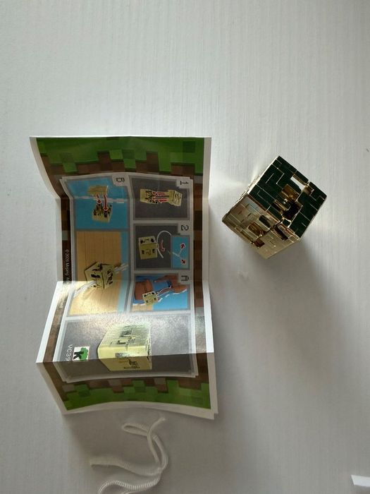 Продам  РІДКІСНИЙ ЗОЛОТИЙ БЛОК Minecraft Kinder Joy