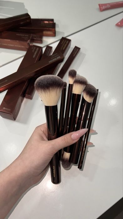 Пензлики для макіяжу Hourglass