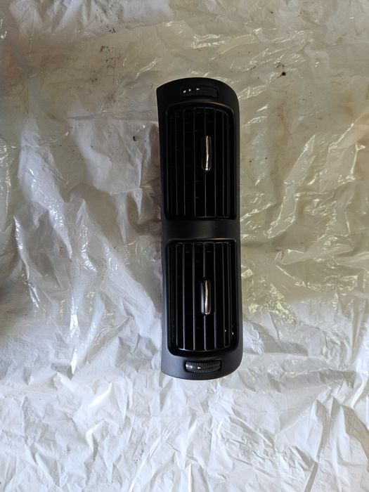 Mercedes w203 środkowa kratka nawiewu