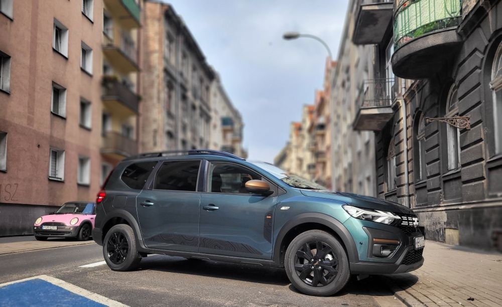 Wypozyczalnia samochodów osobowych Volvo s90, Dacia jogger 7 os