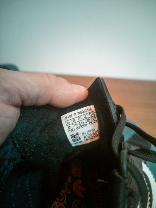 Sapatilhas Adidas Originals Retropy E5 verdes e laranjas