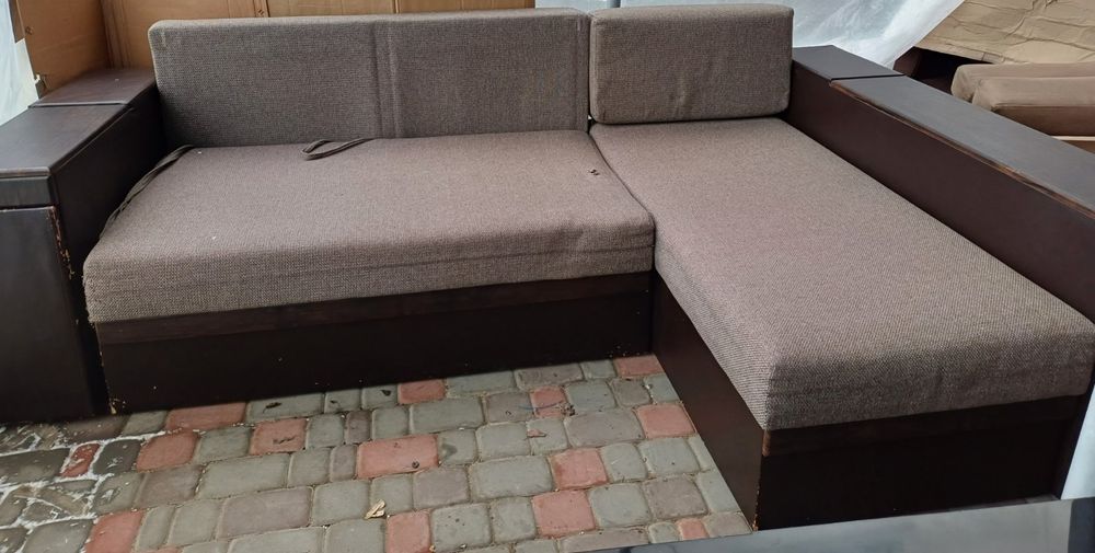 Продам диван угловой.