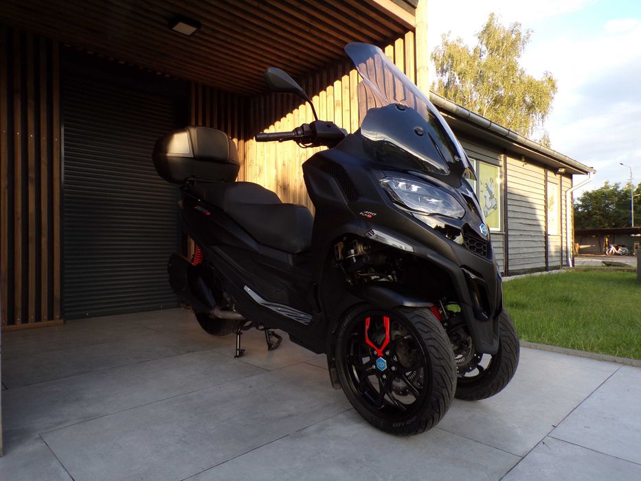 Piaggio MP3 400 HPE najnowszy model kolor Czarny Mat + Oryginalny Kufer OEM.