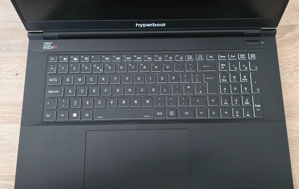 Laptop Hyperbook SL705 / 32GB / M.2 SSD 1TB / M.2 SSD 500GB / RTX3080 Ti