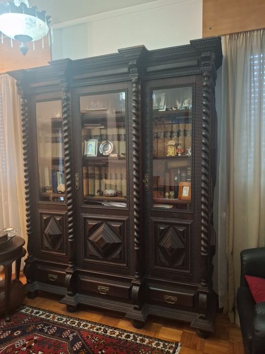 Movel vitrine em pau santo em optimo estado