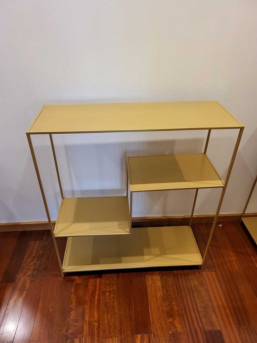 Estante Dourada Design Moderno – Estante Decorativa Compacta