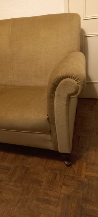 Sofá de três lugares