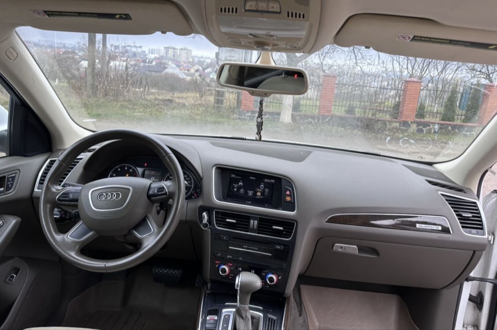 AUDI Q5 8R торпедо, панель приладів, консоль з Airbag