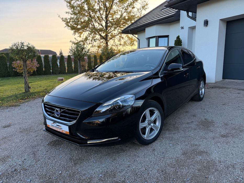Volvo V40 A/C dwie strefy Navi Tempomat Kamera Podgrzewane fotele Bi-xenon