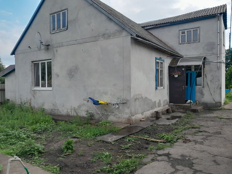 Продам большой дом,полностью под ремонт