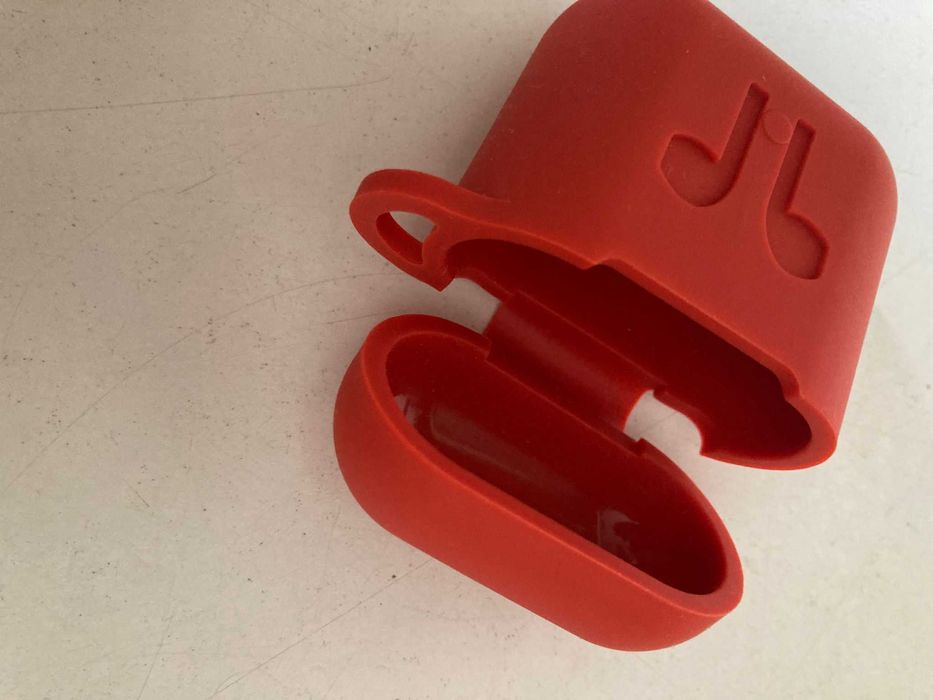 Capa de Silicone para Caixa de Carregamento de Fones (Vermelha)