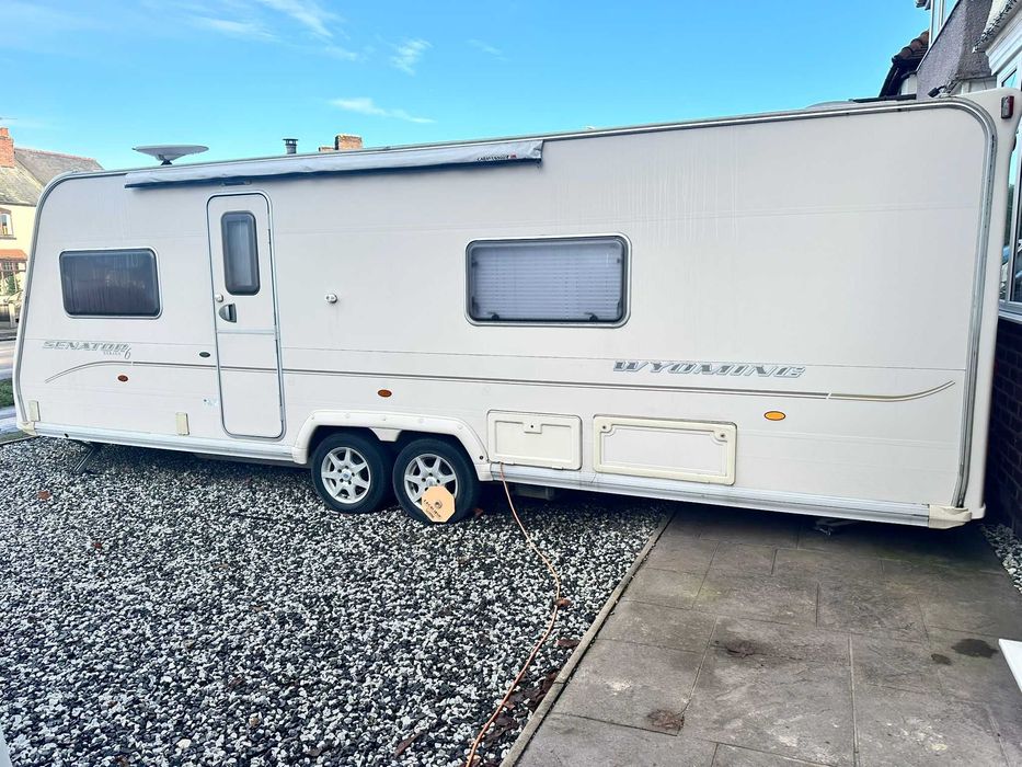 CARAVANA INGLESA SENATOR