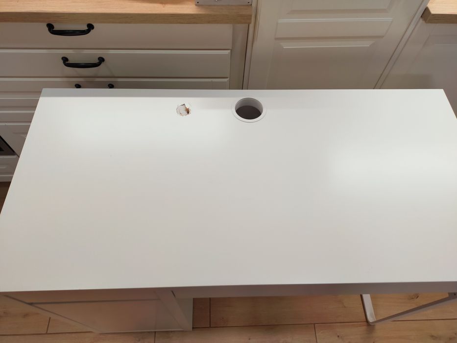 Biurko uszkodzony blat