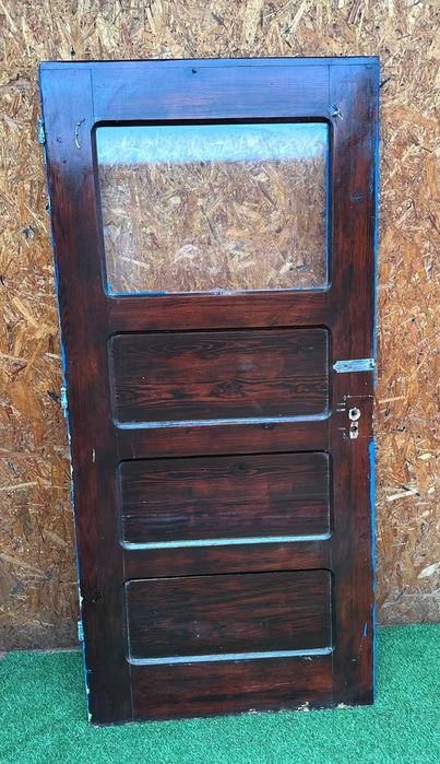 Porta antiga com vidro fixo em madeira maciça sem ferragens