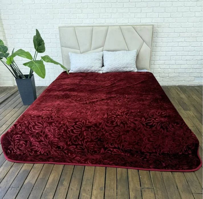 Однотонні пледи Cappone. 210x240. 4 кг. В валізці. Різні кольори.