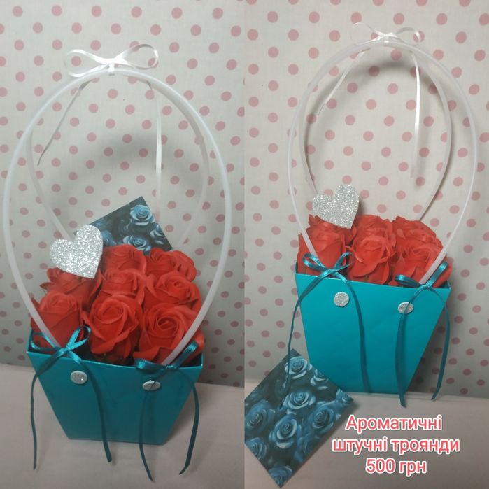 Букети зі штучних квітів та листівки