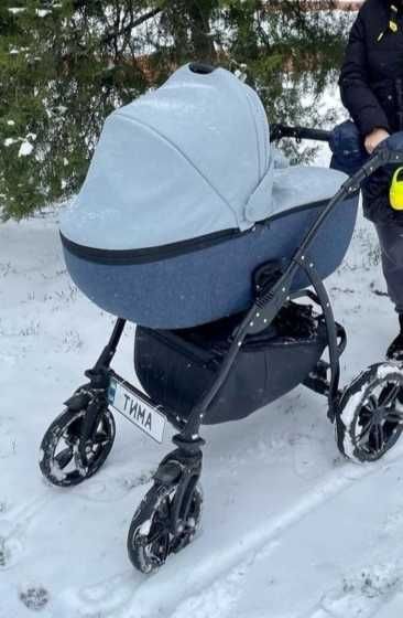 Продається дуже зручна дитяча коляска