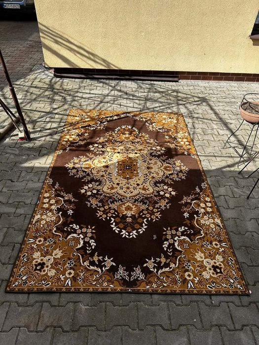 Dywan brązowy wzorzysty