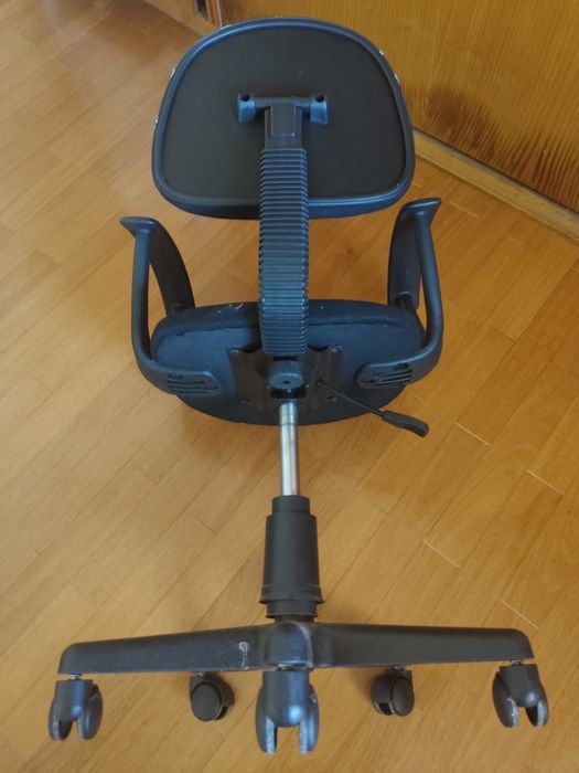 Cadeira de escritório com rodas