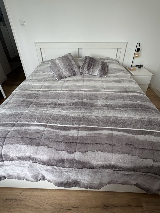 Cama IKEA + estrado + colchão e 4 gavetas