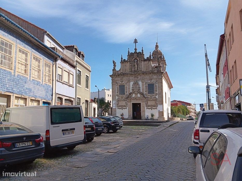 Apartamento T1 novo, equipado, mobilado e com logradouro no centro ...