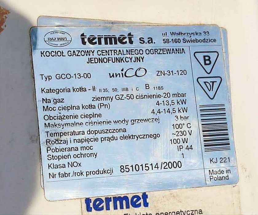 Kocioł gazowy centralnego ogrzewania z regulatorem temperatury.