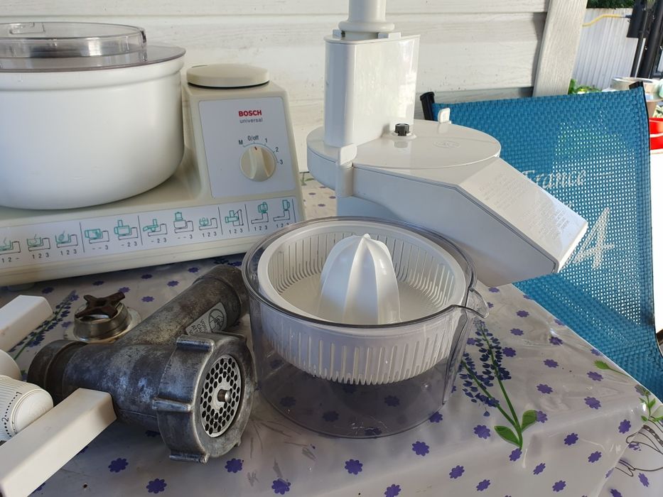 Кухонний комбайн Bosch universal mum6