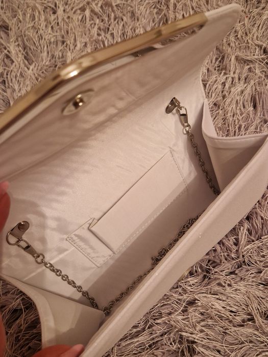Biała błyszcząca torebka