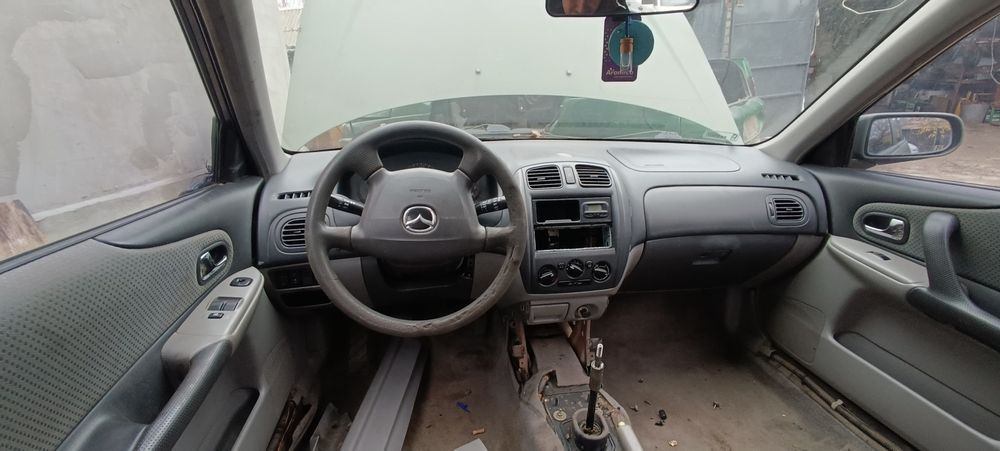 Мазда 323 2001 года