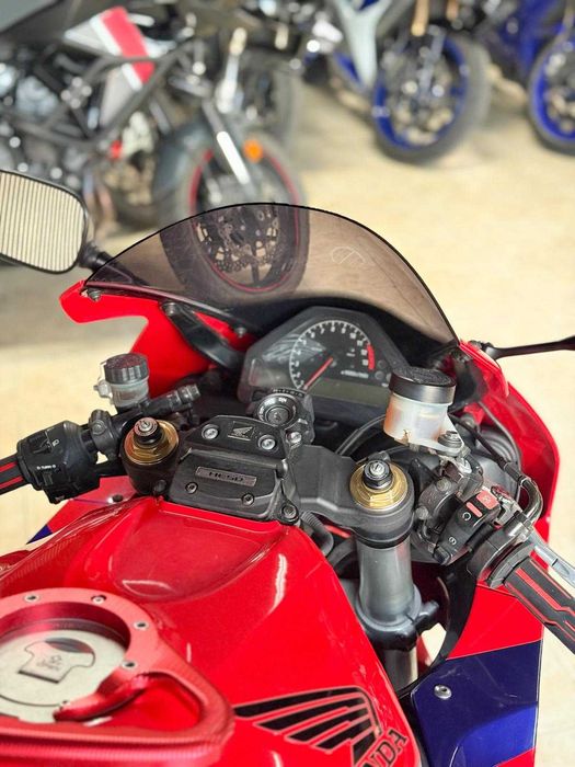Honda CBR 1000 RR SC 57