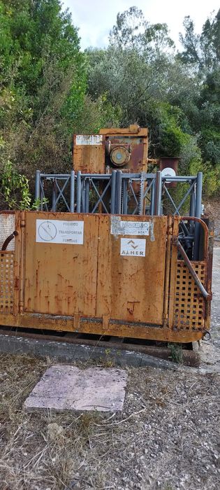 Elevador Ahler monta cargas