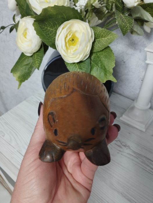 Резная деревянная фигурка ёжика