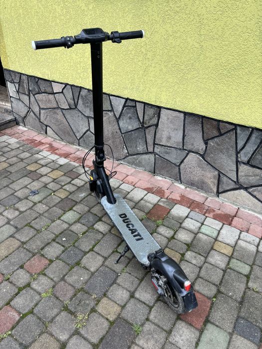 Електро самокат..