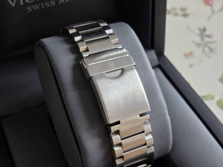 Victorinox I.N.O.X. 241725.1 - zielona tarcza